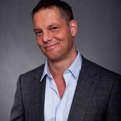 Raadslid D66Waterland, projectleider Rijkswaterstaat, toneelregisseur en trouwambtenaar.