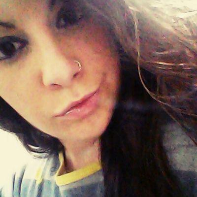 Albojense,cariñosa,extrovertida y super coqueta.Estudiante de 2º de Bachillerato y futura notaria.Luchadora a muerte de todo aquello que me propongo.