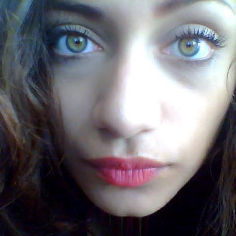 no son el color de los ojos sino la forma de la mirada :)