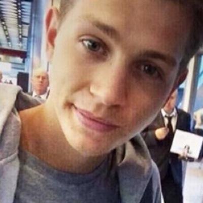 free follow from @moveitmcvey bc u r one of my fave mutuals ! ily