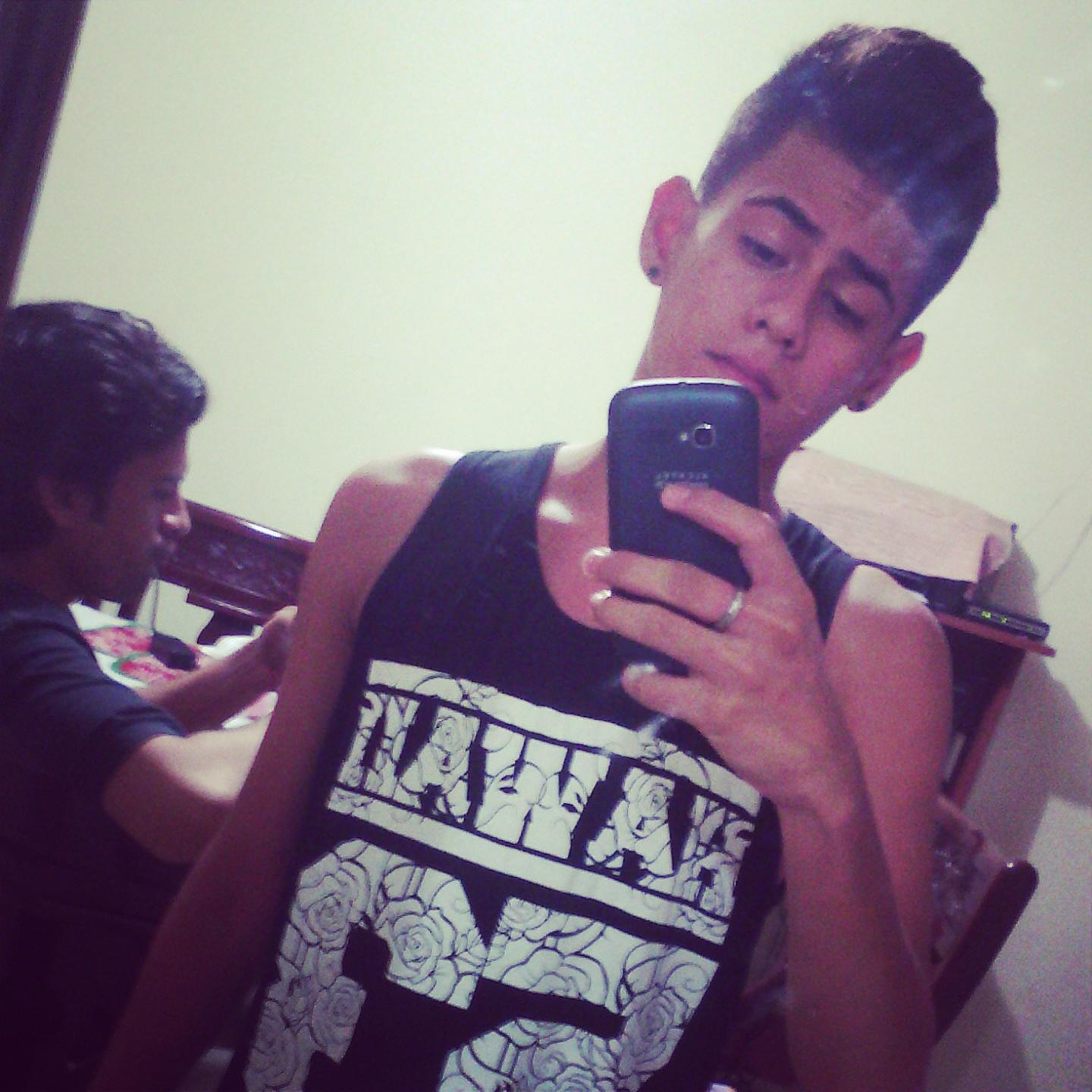 No te empeñes en ser conocido , si no en alguien que valga la pena conocer ♥