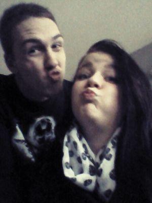 † |Linkin Park :3| Sinds 090413♥ met de liefste @WhoAreYouN0W Lots of love ♥| http://t.co/bkfBFYTN0y | I kill zombies ^^