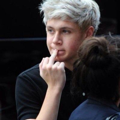 Can you keep a secret?…Niall Horan is my boyfriend but shhhh….. [Directioner and belieber]