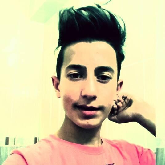 Sadece gülümse çünkü başka bir bokun yok ;) ;)