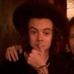 free follow por favor segue no @tomlinsicks