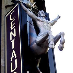 An art deco masterpiece featuring fantastic cocktails  – highlighted by a marvelous offering of martinis – and a kitchen open 7 days/week until 2am.