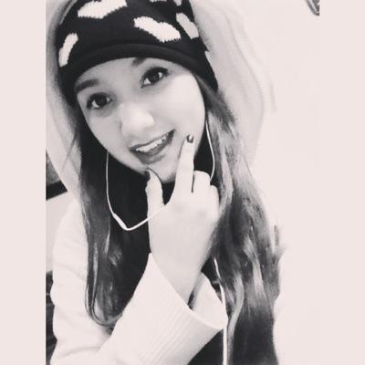 Ey hola me llamo Gabriela Rivera✖️Soy un Unicornio e Indecisa sin remedio. Causa y consecuencia de un CORAZÓN BIPOLAR! :): ¿Guapos? Guapos los que me siguen:)