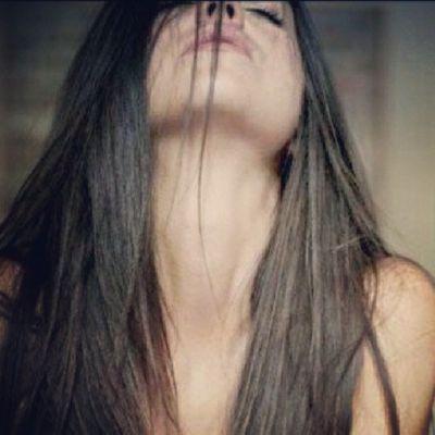 ‏‏‏‏‏‏فِـبـرآرية الميلآد والنبضْ ، أَعْشق الـ ح ـرف قرآءة ً، ذآتَ ميول هلآلية ، أُقدس القهْوة العَربية ، صَديقآتي يعنين لِي الكثير، وعائلتي هِي من استوطنتني ♥