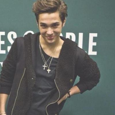 HEY I GAVE U A FREE FOLLOW SO FOLLOW THEM @_kingmahone_