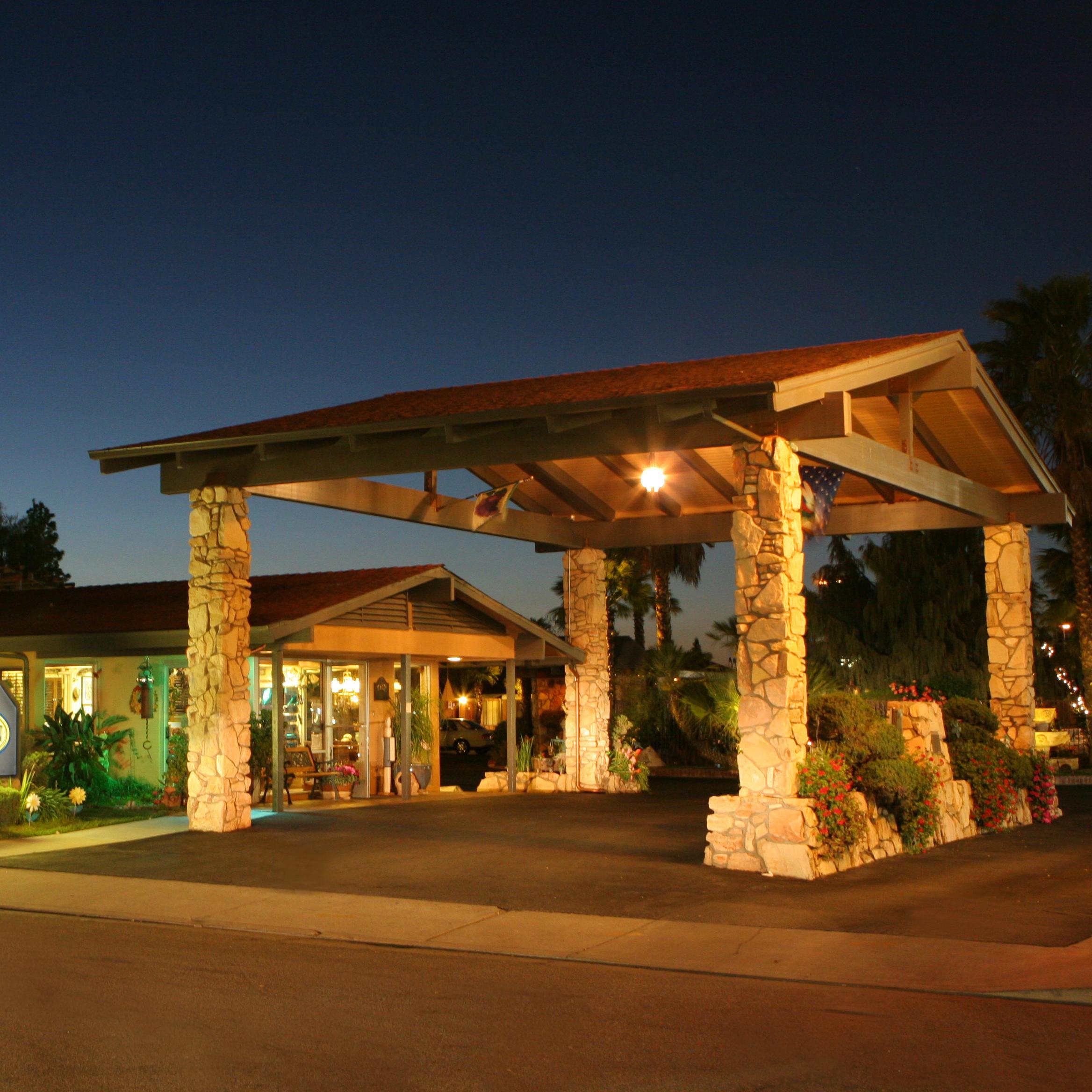At the Adelaide Inn in Paso Robles, we want our guests to make themselves at home. That is why all our spacious rooms include a full array of amenities.