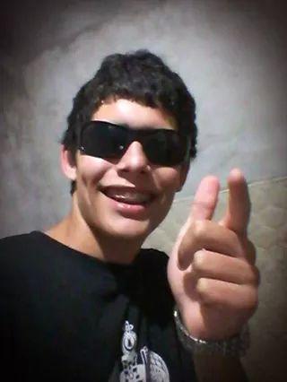 Senhor me faça forte pra poder continuar, a luta é minha vida não me deixe fraquejar. Me guie onde eu for, me livre do perigo, do meu caminho afaste o inimigo!