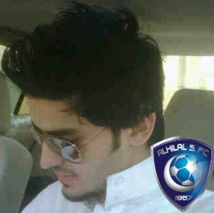 إذا لعب الهلال فخبروني فان الفن منبعه #الهلالُ أمتع ناظري بهلال نجد فمن قمصانه خلق الكمالُ 💙💙
