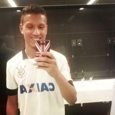 Eu faço da dificuldade a minha motivação.

Guiiihenrique23👻