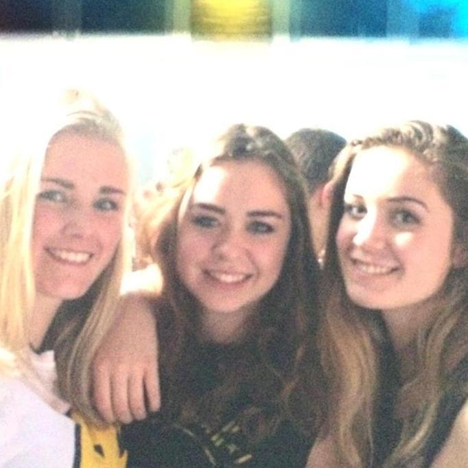 18 jaar.MBO.IDcollege.Voorburg. Zeilen. Friends. Whatever you do, don't be afraid of the dark.