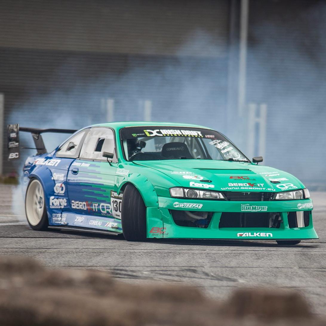 If you want the best pics of cars stay here //  Si quieres las mejores fotografías de autos, estás en el lugar perfecto.