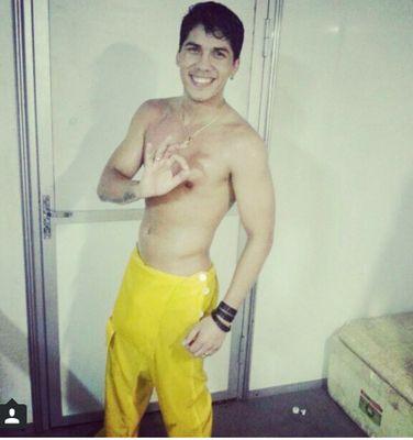 dançarino e coreógrafo profissional na banda  Mizerê, já dancei em  várias bandas como , ravelly,  tanakara,  n'sync,ar-15,d'javú, os brothes, anjos do melody .