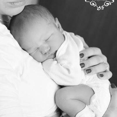 9 meses  hijo de trini y Juanjo jugamos al escondite mami? en cualquier sitio donde sólo mami me ve hermano de Noelia y Julia