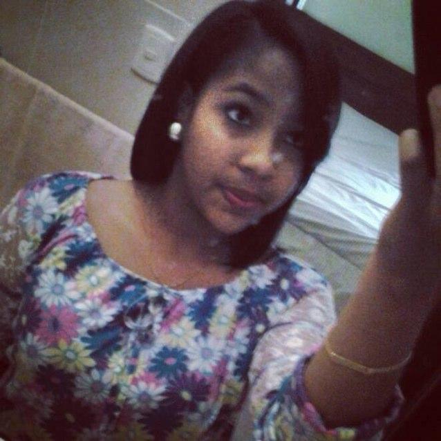 ♡ No hay nada mas difícil que tener que ignorar a quien alguna vez no dejabas de mirar.