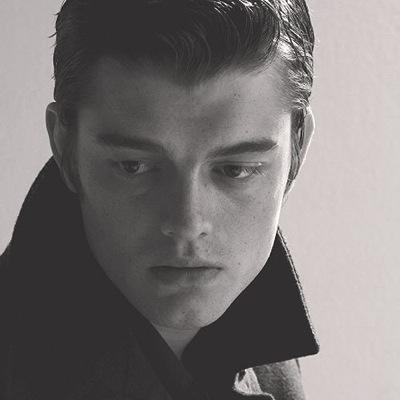 Once a raven and now a shapeshifter, bound to her side. I'm her wings, and she's the wind who carries me. [RP, 18+, Disney.] @ALetterToElis3 loyal raven.