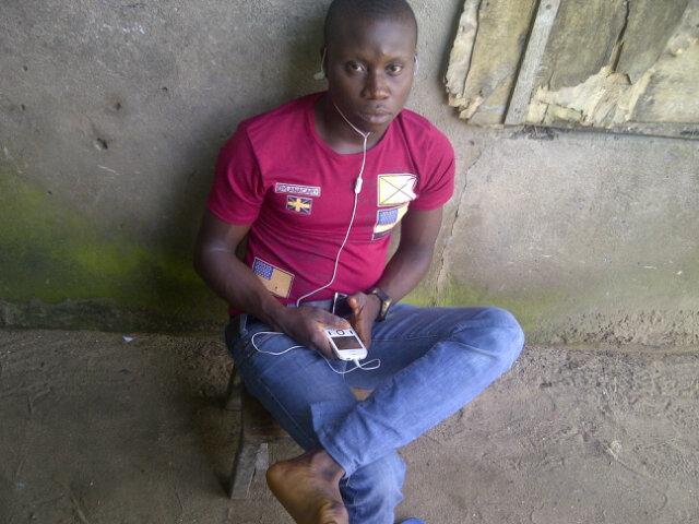 Cold gentle young man, mind his business, lovers of justice and truth very sincere and humble.