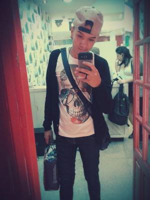 Sou diferente , seguir regras nunca foi meu objetivo !
http://t.co/WU5ynH9XfV