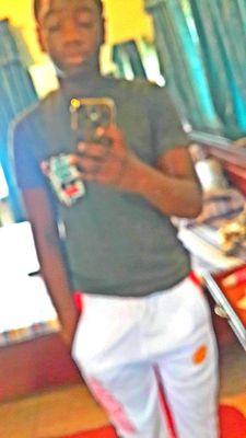 AM A COOL GUY.....KINDA GO WIF THE FLOWW KINDA GUY AND I LOVE ADVENTURE  AND START FOLLOWING MEE FOR A FOLLOW PËÂČĚ