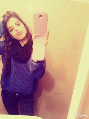 ~el tiempo pasa,los recuerdos se desvanecen,los sentimientos cambian,la gente se va pero el corazon nunca olvida los buenos momentos~