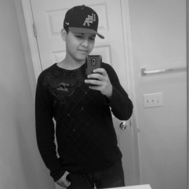 Francisco Junior Cantautor (Pagina Official) espero y me sigan apoyando apenas estoy empezando y quiero lograr todo lo posible por poder cantar en los ecenarios
