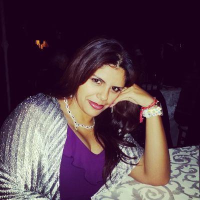 Workholic, amo el amor, sonriente de corazón,  amante de las fotos, mujer de buen corazón por conviccion!!!! Dar vida es mi mayor satisfacción. ..