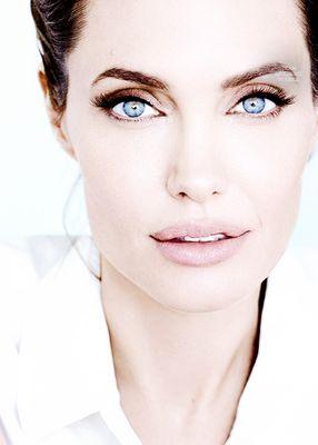 dedicada: Angelina Jolie Pitt
Jolienaticas 
Novidades da famosa
todos os Dias 
family Jolie Pitt