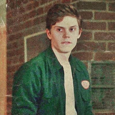 Ariels_byotch's profile picture. i love american horror story and evan peters so enjoy