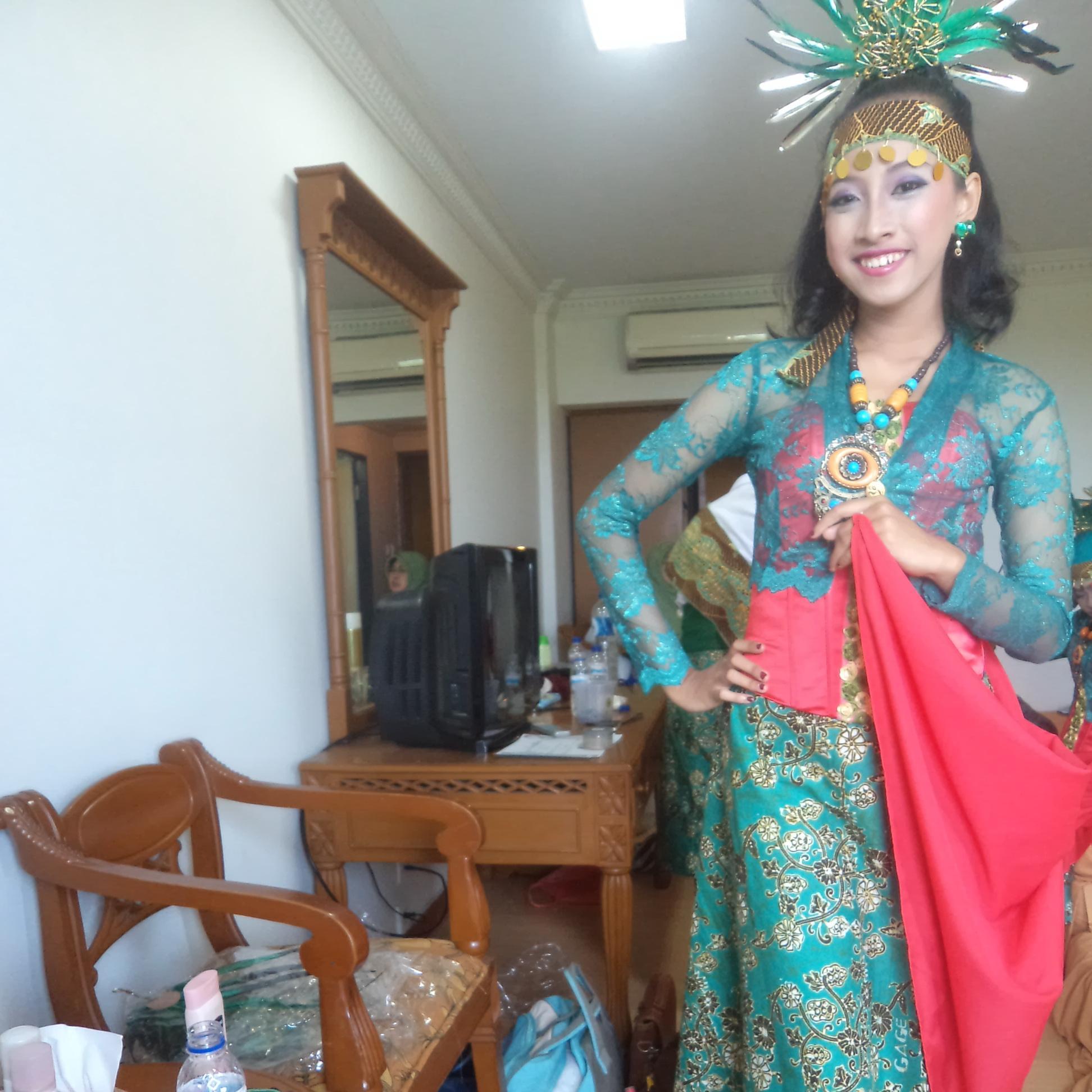 NewOneDirectioners|Tomlinster|Dunia tidak akan berubah bila tak seorang pun yang memulainya