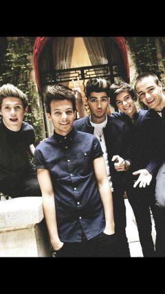 24.04.2013. 10.7.2014 | Un sueño cumplido. ∞ Tengo por ídolos a 5 idiotas que dedican su vida a hacerme sonreír, una dirección. WWAT La de la pista B