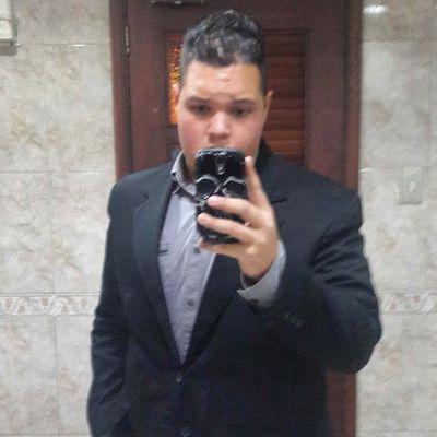 19. Usb. ♋
Para que cigarros si los libros son mi vicio. 
Bartender Profesional. 
La musica electronica es mi motor diario.
Vargas, Venezuela.