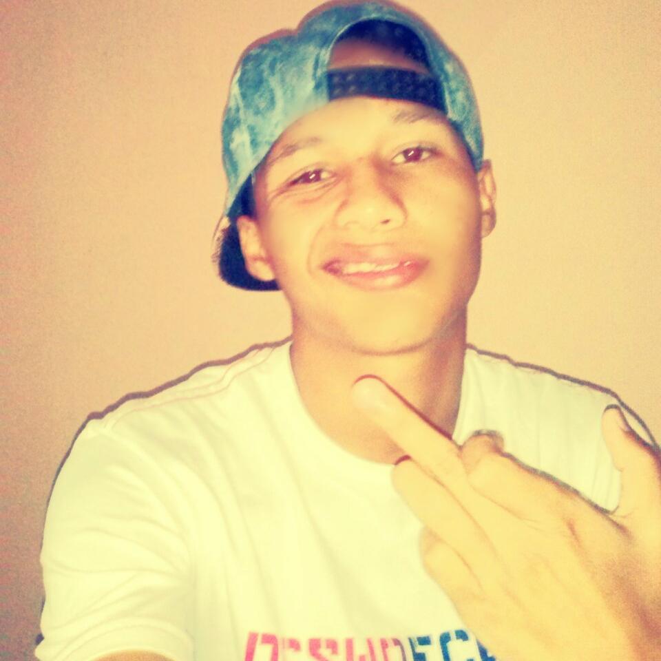 Hip-Hop is mi Love! Real Hipster For the rest of my Life! Swagg bitch¡¡Only God can Judge me!!Peace¡¡https://t.co/XgOxboXCoZ Add!