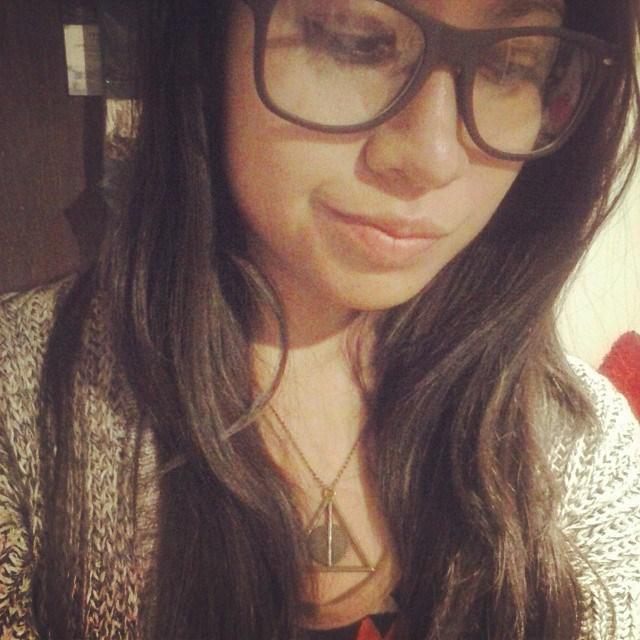 Si me buscas, tal vez me encuentres en el mismo lugar, donde me siento a esperar a la luna.