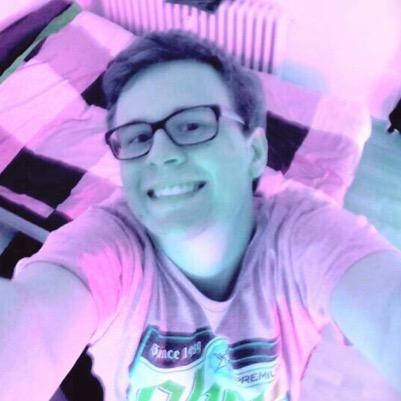 Hey, mein Name ist Kevin, ich bin 21 Jahre alt und ich..naja steh halt auf Musik , Animes und Videospiele. Ein normaler Nerd halt ^^.
