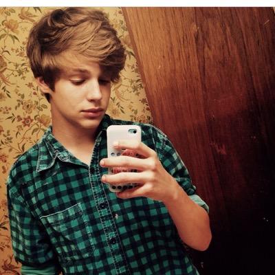 FOLLOW @matth3wduval
