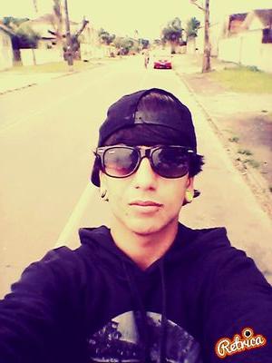 ★16 anos★....♬curto varios tipos de musicas♬....♚wpp:(041)9573-3191♚....⇨segue que eu sigo de volta⇦....♥Face:Vinicius Beckman♥....Like:Like....◆De:Paranaguá-Pr