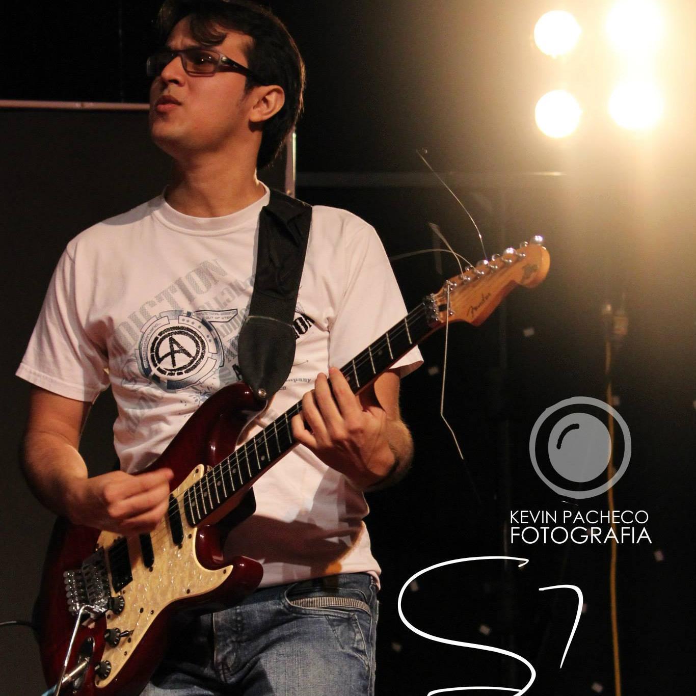 Músico perteneciente a la banda S7