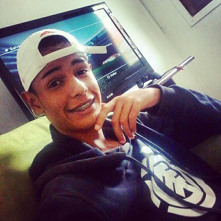 Coloque deus no começo , que ele cuidará do meio e do fim !                           Futebol3 #VilaIzabel 3 .http://t.co/YPG4OoKbbf