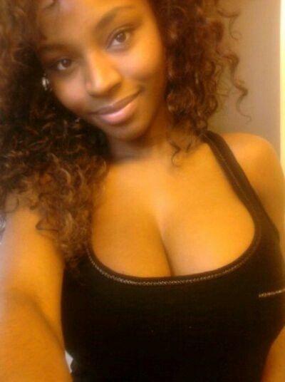 Ellenawnhq's profile picture. 