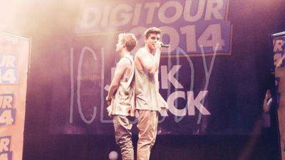 |i want a hug by jack gilinsky he is the best idol in the world and i love him so much |matthew bæ| jack gilinsky world | jack and jack | 0/12 i cry.
