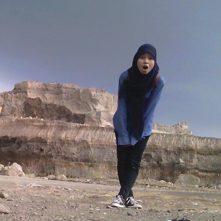 kesuksessan dibentuk dari kegagalan demi kegagalan tanpa kehilangan semangat :) #my family #UNIV ({})