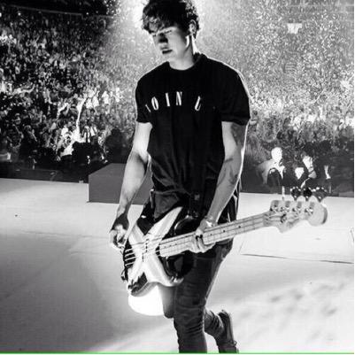 calums_lisp's profile picture. Im tight and im bright.