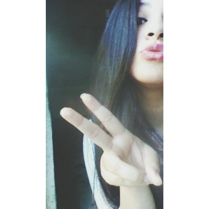 ♥ Amo a Dios y a mi Familia me gusta pasar   tiempo con mis amigos ♥                       ♡Futura Maestra ♡