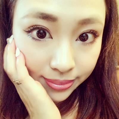 男の子二児の母    ネイリスト
芸大卒    元美容部員  
油絵