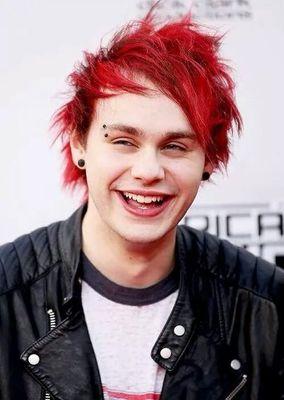 free follow (: please follow @Hemmingswhatt