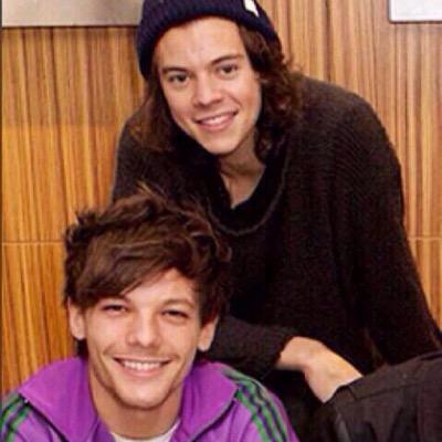 follow @harrahandlou because she gave you this free follow !! :)