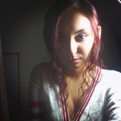 AmandaSonyaBaez's profile picture. The screenshot button is my best friend